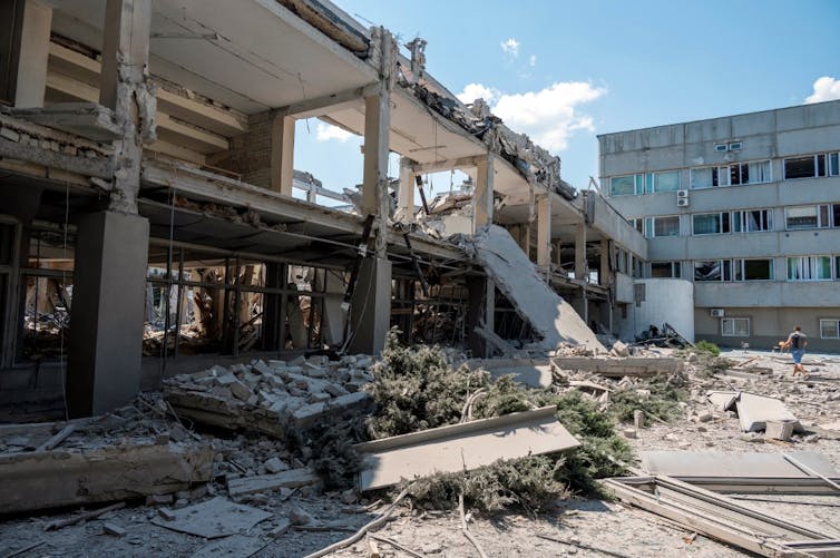 Un bâtiment universitaire en ruine